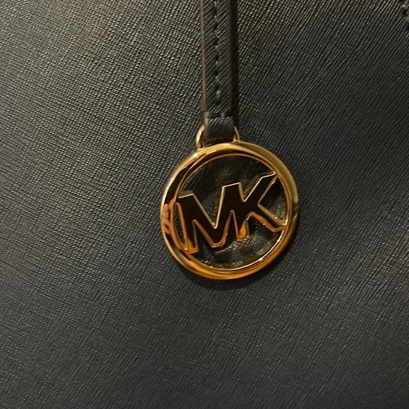 Michael Kors Women's Jet Set Travel Saffiano Leather Chain Shoulder Tote, Large - Picture 3 of 6